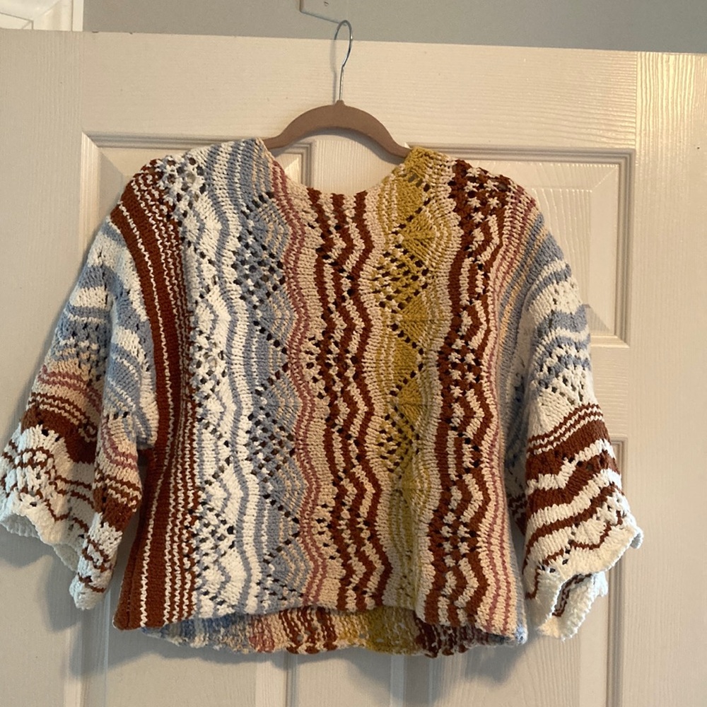 Beautiful gimmicks sweater in perfect condition size small